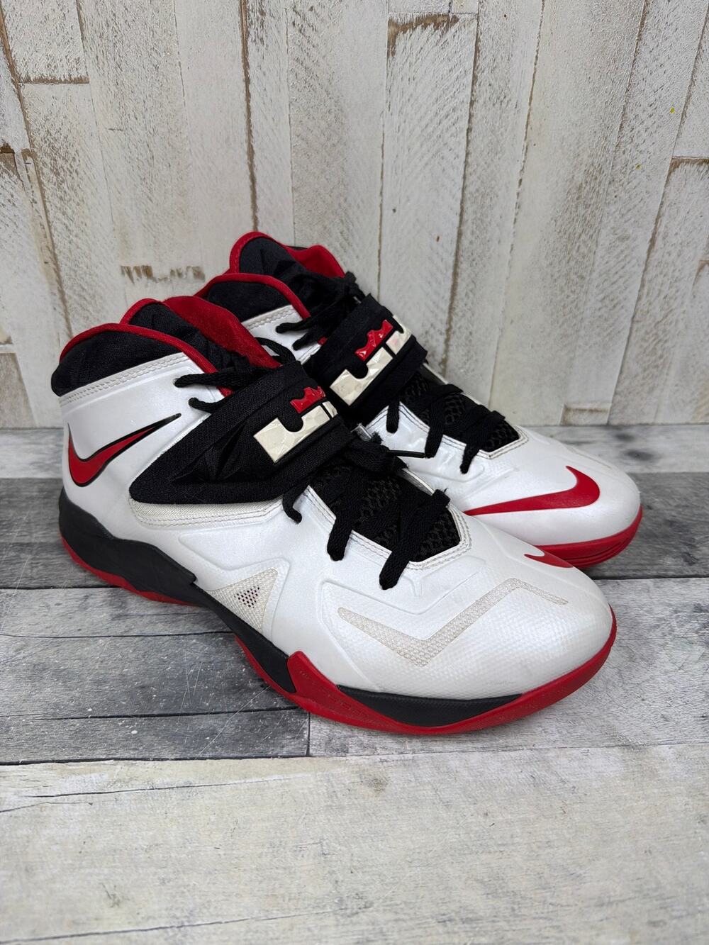 Nike Air Zoom LeBron James Soldier 7 Sz. 9.5